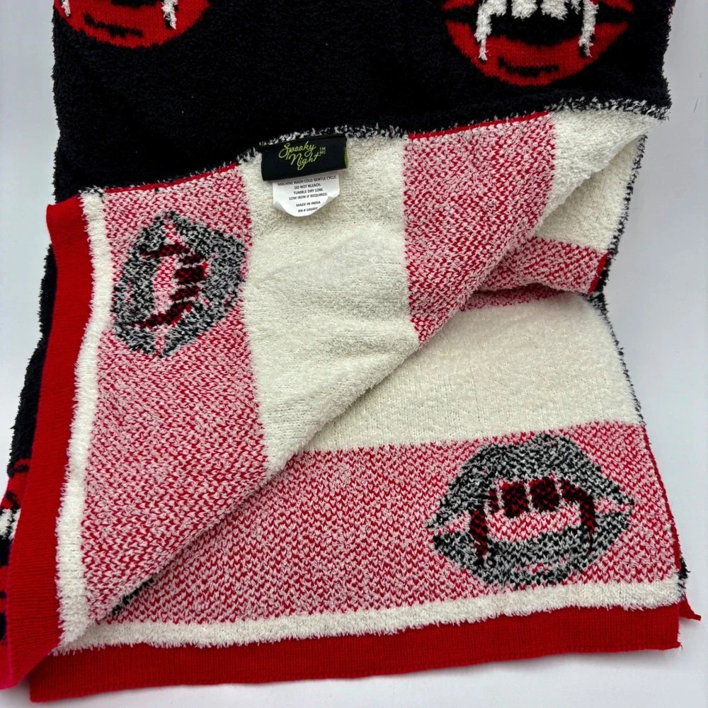 Spooky‎ Night Vampire Lips FANGS Throw Blanket HALLOWEEN Decor 50